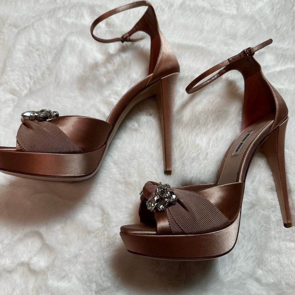 Miu Miu Tan-nude dusty pink Satin Heels with Crystal Accents-brand new - Picture 6 of 13